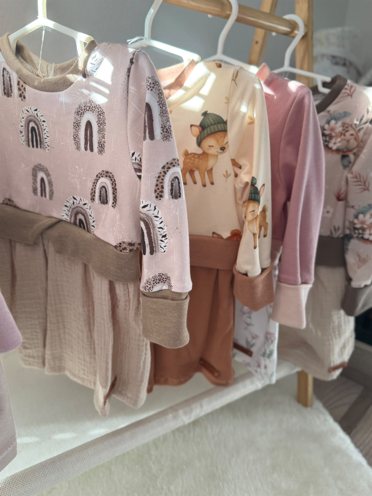 "Leo Regenbögen" - Girly Sweater in 80