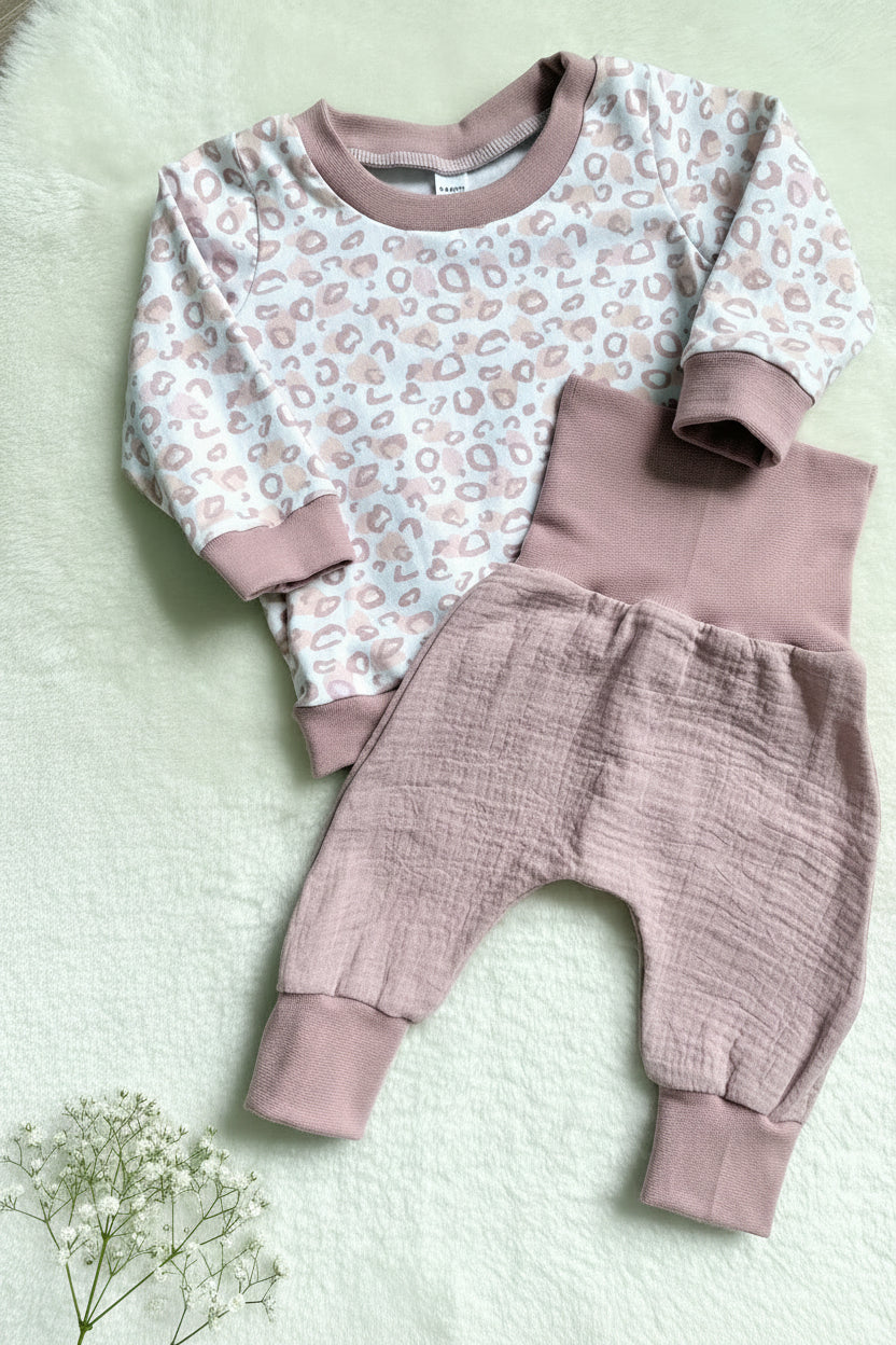 "Little Leo Rosa" - Sweater in 62 und Pumphose in 50/56