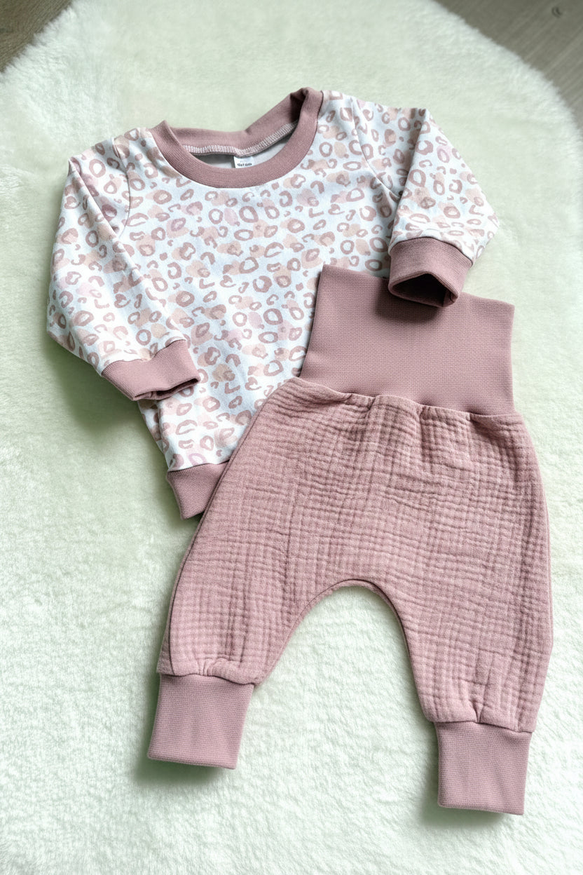 "Little Leo Rosa" - Sweater in 62 und Pumphose in 50/56