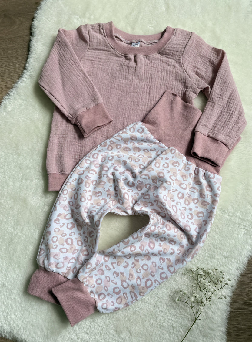 "Little Leo Rosa" - Sweater in 74 und Pumphose in 74/80
