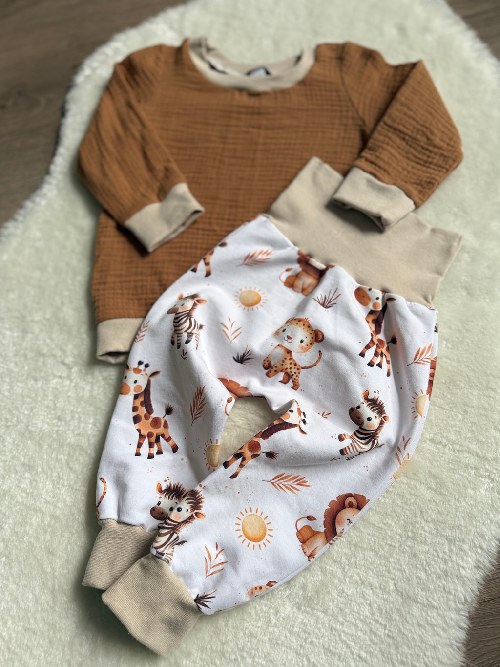 "Safari Animals" - Sweater in 80 und Pumphose in 74/80