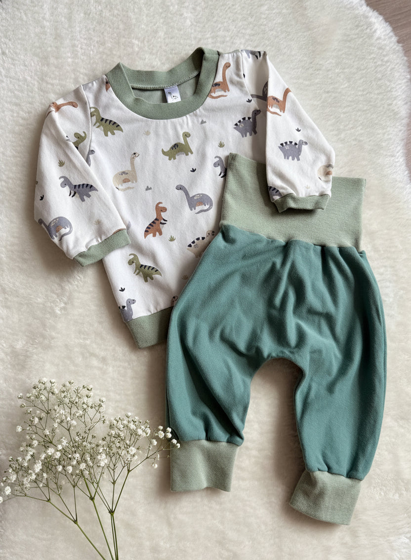 "Kleine Dinos" - Sweater in 62 und Pumphose in 50/56