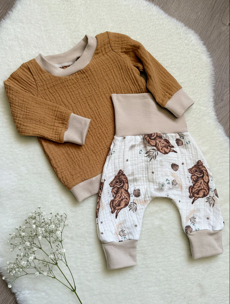"Baby Lion Musselin" - Sweater in 62 und Pumphose in 50/56
